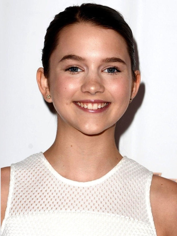 Chloe East 8.5 x 11 Candid Color Photograph Art Print Photo Picture Collectibles:Photographic Images:Photographs Style Your Walls